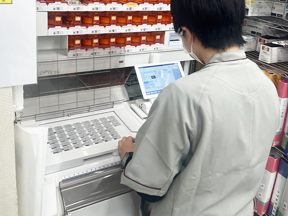 アイリス薬局　調剤室